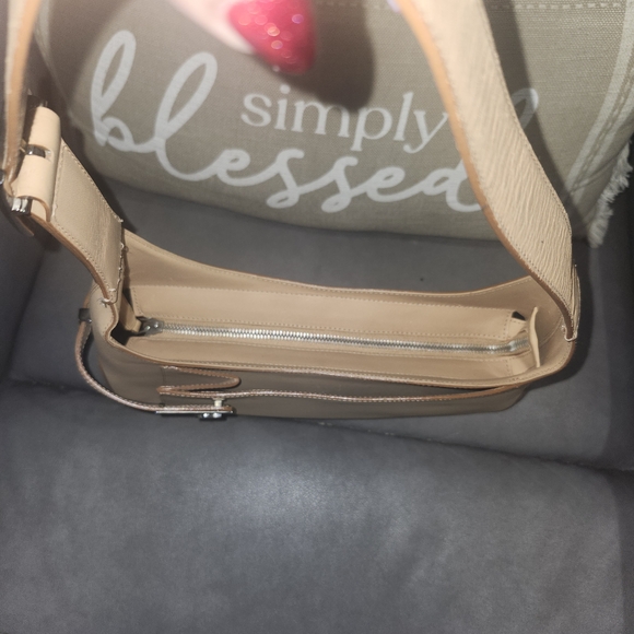 Salvatore Ferragamo Beige Shoulder Bag - Picture 12 of 13